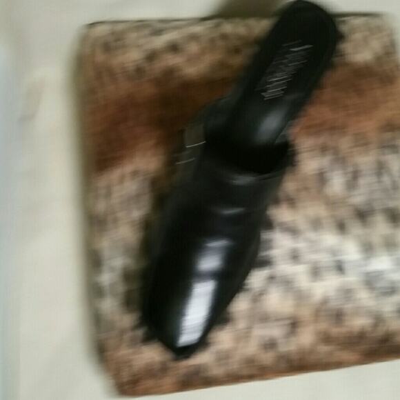 Villager by Liz Claiborne Shoe. 8B - Picture 4 of 4